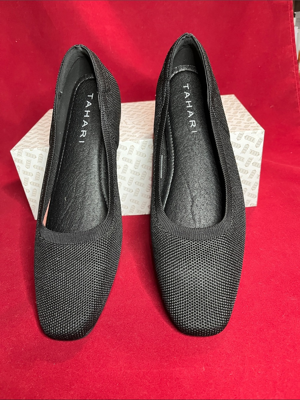 Brand New Tahari Black Flats Size 10